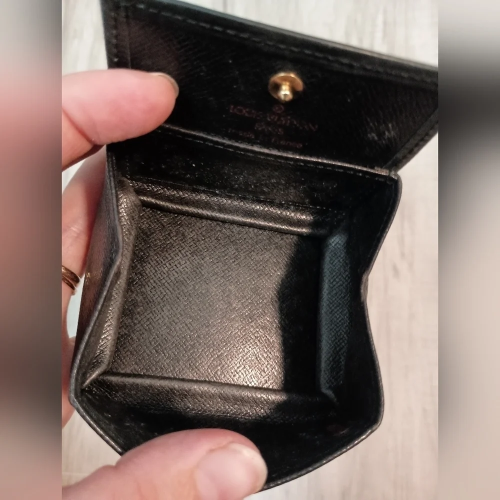 Authentic Louis Vuitton LV Epi Porte Monnaie Bowatt Coin Case Noir Black